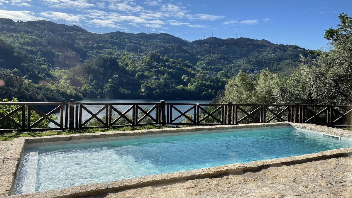 Rio Caldo House | Astonishing Lake View House in Gerês