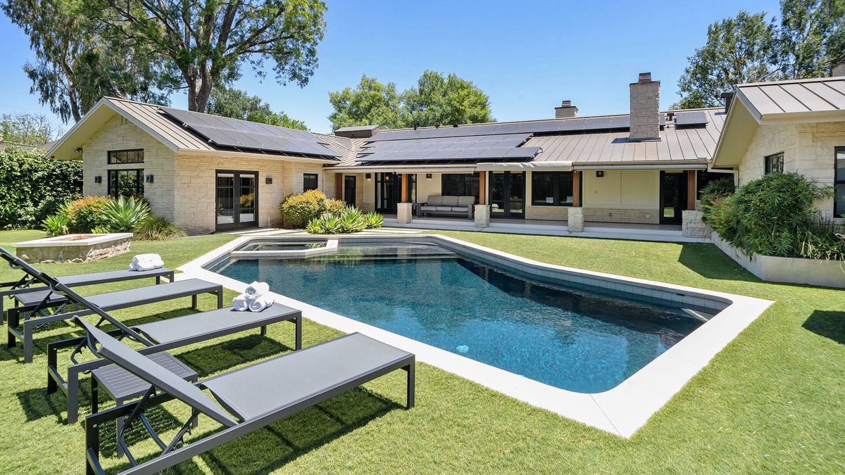 Northridge Villa | Astonishing Luxury Estate 🏡 Pool-SPA-Golf-Basketball Court-Gated-Solar-EV charge