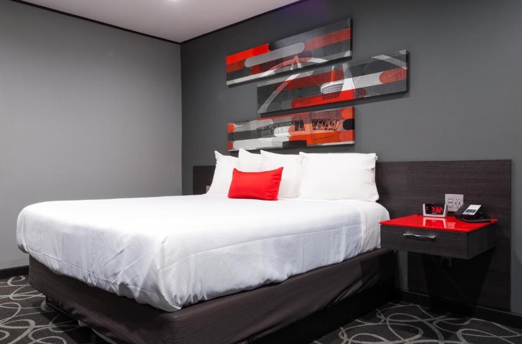 Lamanda Park Hotel | Astro Pasadena Hotel