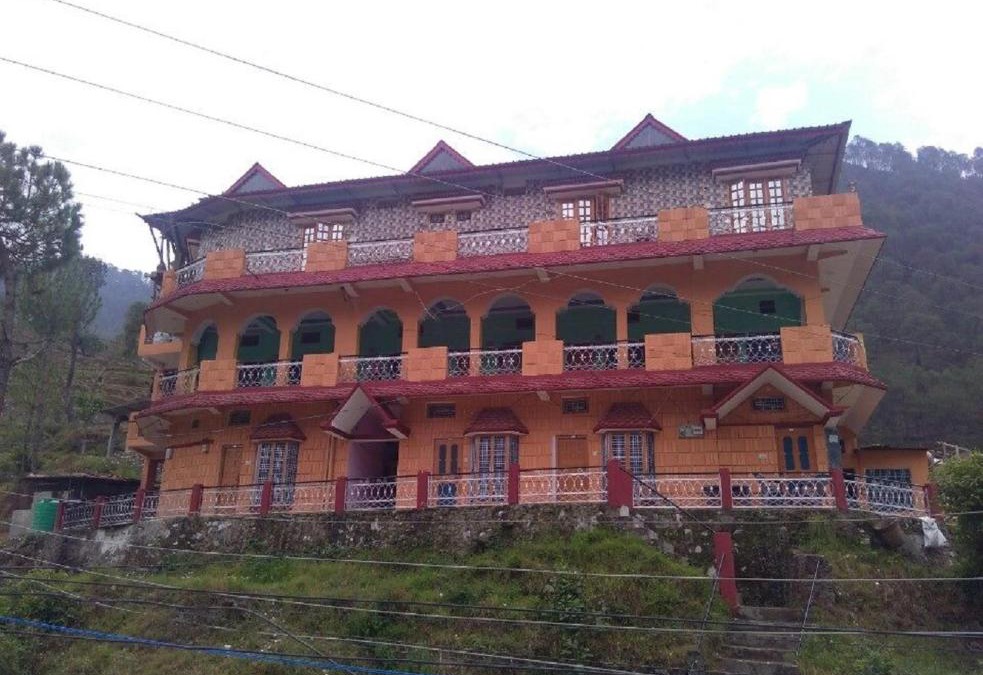 Rajgarhi Bed & Breakfast | Aswal Deluxe by StayApart