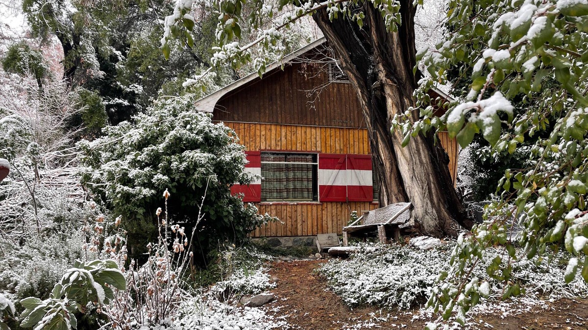 Los Azules Cabin | at 1400 meters alpine cabin 40 mins from the slopes and 1 hour 30 from santiago