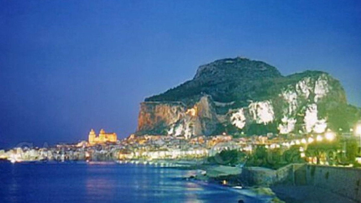 Piana Calzata Apartment | At 20 METERS (REAL!) from the BEACH with DIRECT ACCESS! 10 minutes from Cefalu