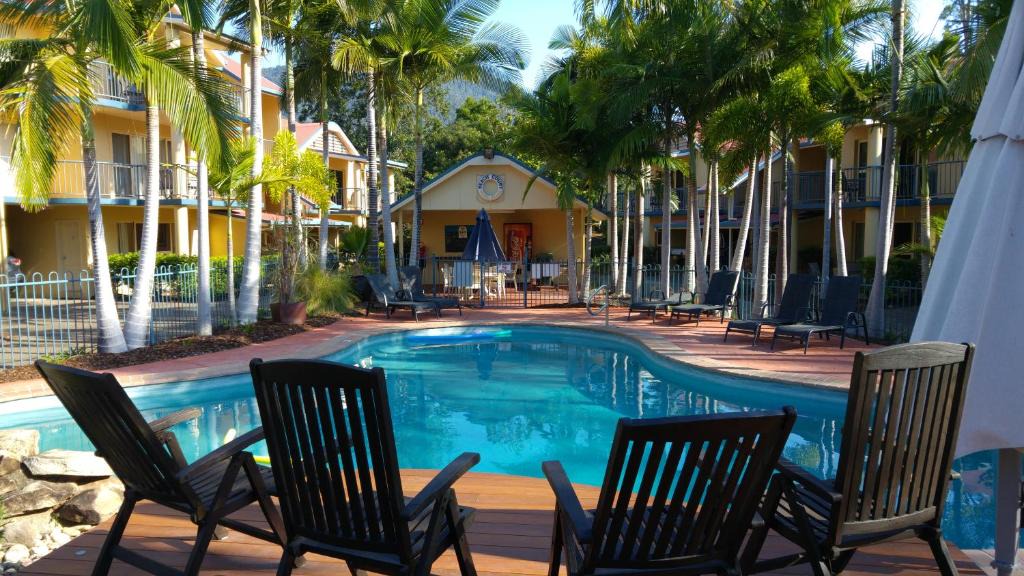 Cannonvale Apartment | at Beach Court Holiday Villas