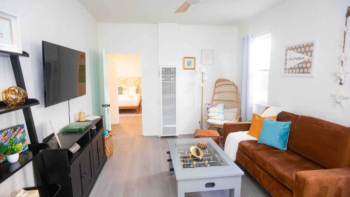 Hermosa Beach Apartment | At Hermosa Ave and Pier ave- B