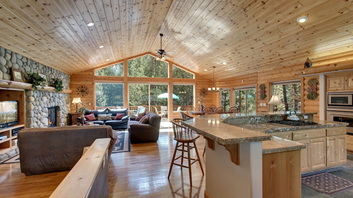 Christmas Valley Cabin | At Home in the Mountains , 7 bdrms 5 baths, Hot tub, Sauna, Steam rm & more