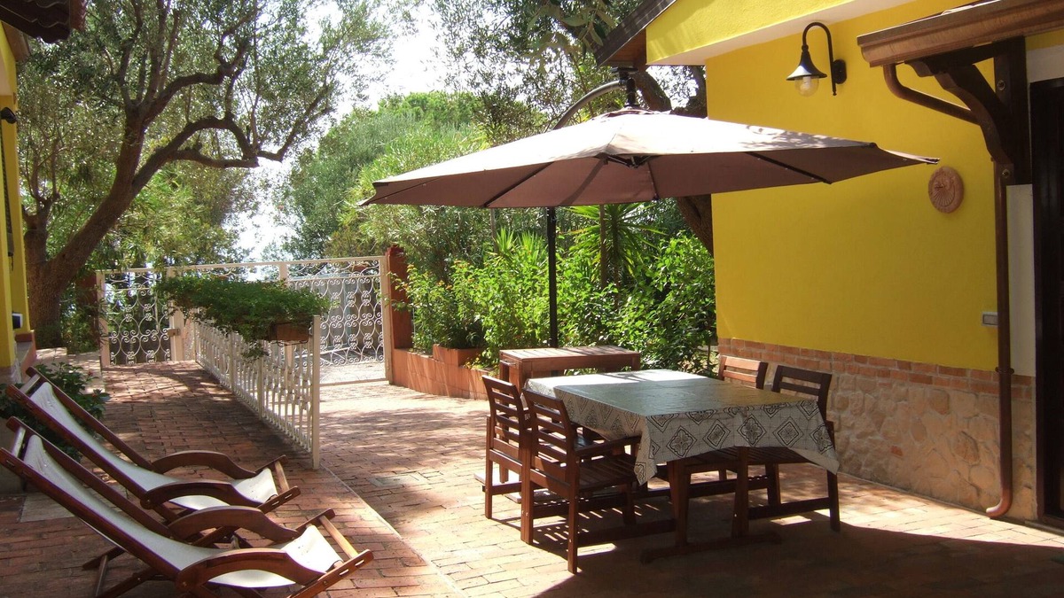 Centola Villa | AT PALINURO, BLUE FLAG ALSO FOR 2025, STAR HOUSE "Parva sed apta mihi"
