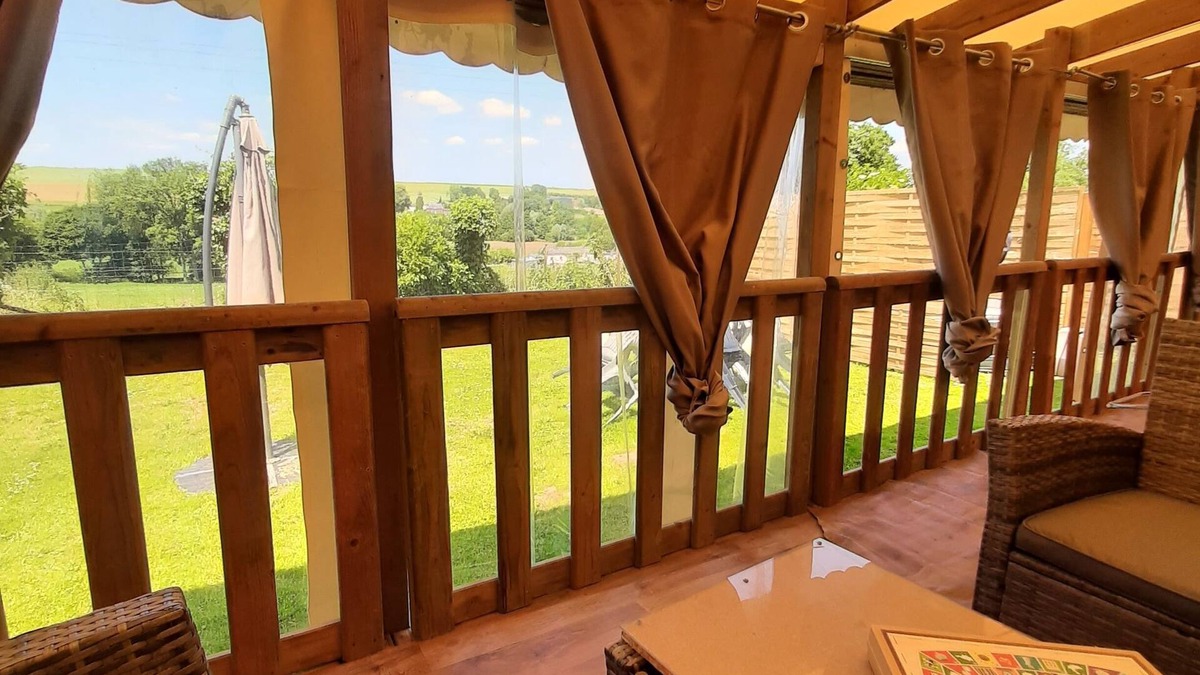 Saint-Gobert House | At Petit Coin Tranquille, mobile home with SPA on private land, pets ok