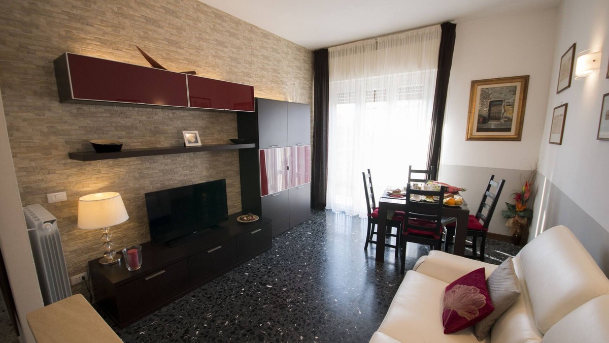 Ex Campo d'Aviazione Apartment | at Simone's house in Viareggio (apt. & beach!)
