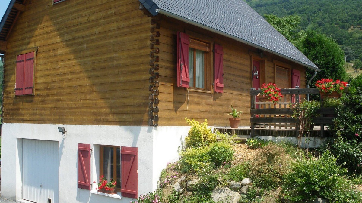Ayros-Arbouix Ski Chalet | At the foot of the Hautacam massif, wooden chalet for rent
