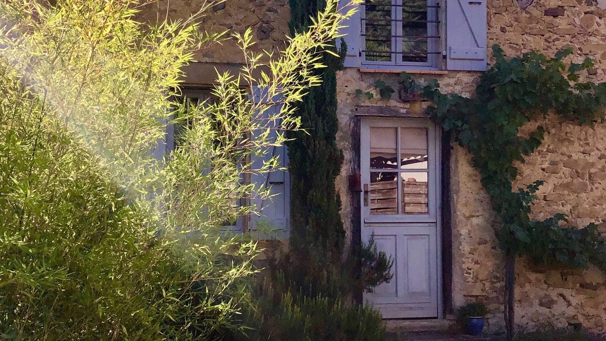 Courtauly House | At the foot of the Cathar castles: 17th-century village grocery store