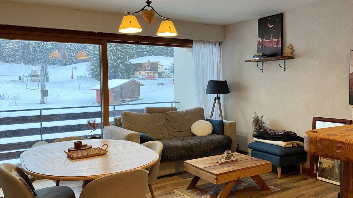 Premanon Apartment | At the foot of the slopes balcony with view and wood-burning stove