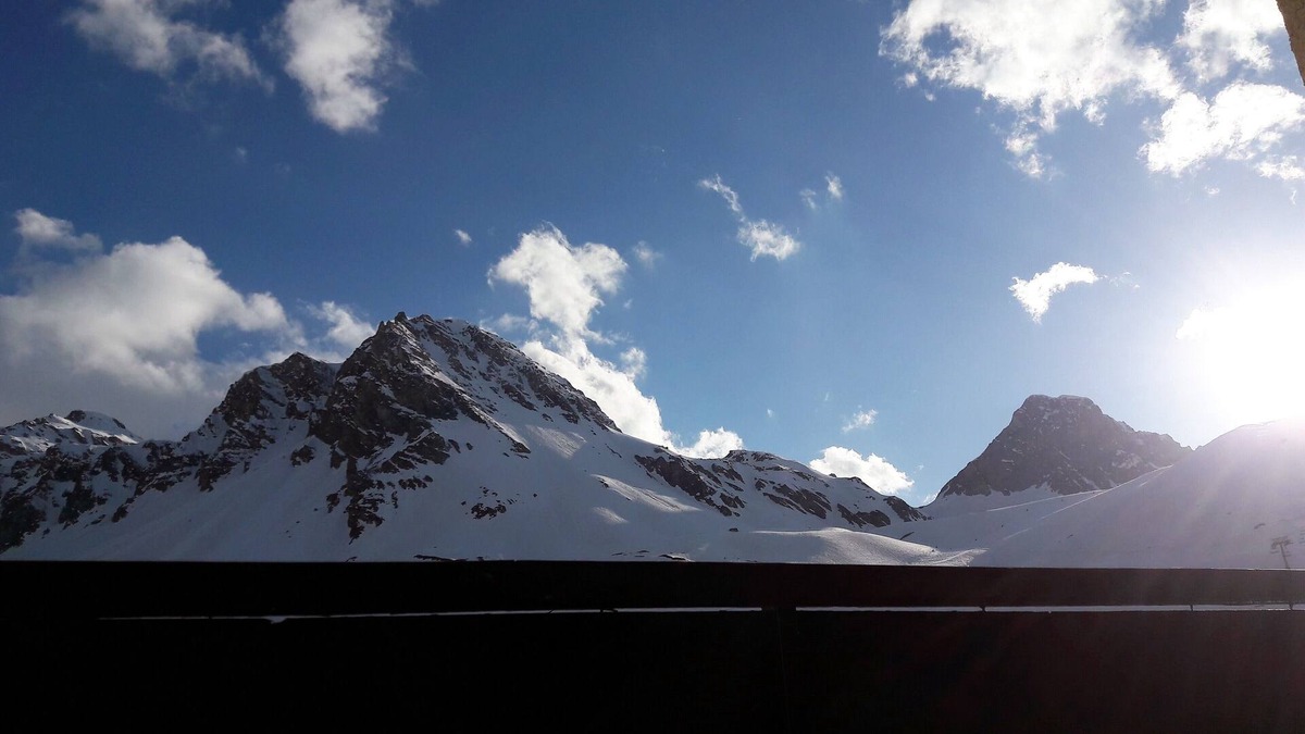 Val Claret Apartment | At the foot of the slopes. Skis on the feet. 12 beds. ideally located. spacious