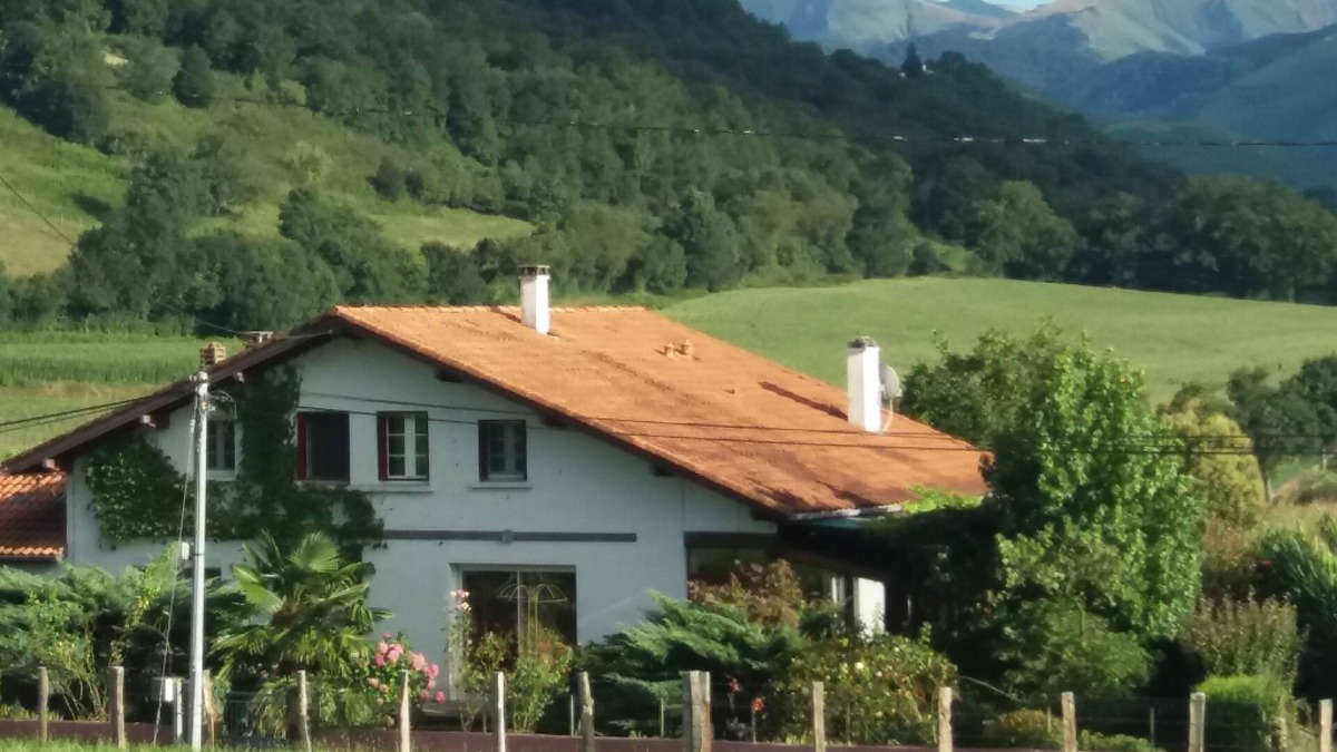 Bussunarits-Sarrasquette Apartment | At the foot of the Gamia pass, 10 minutes from St Jean Pied de Port, a beautiful apartment. 100m2