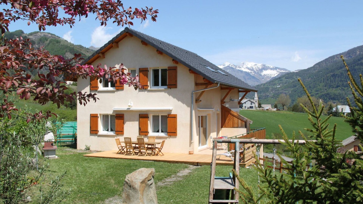 Saint-Jean-Saint-Nicolas House | At the heart of the valley of champsaur, warm classified 3 * house with garden