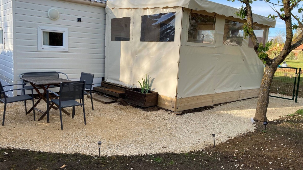 Saint-Sylvestre-sur-Lot House | At the gateway to the Perigord and Lot regions, mobile home in a rural setting