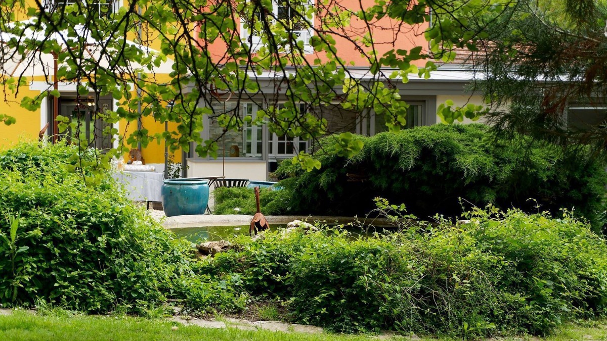 Orly-sur-Morin House | At the heart of the estate