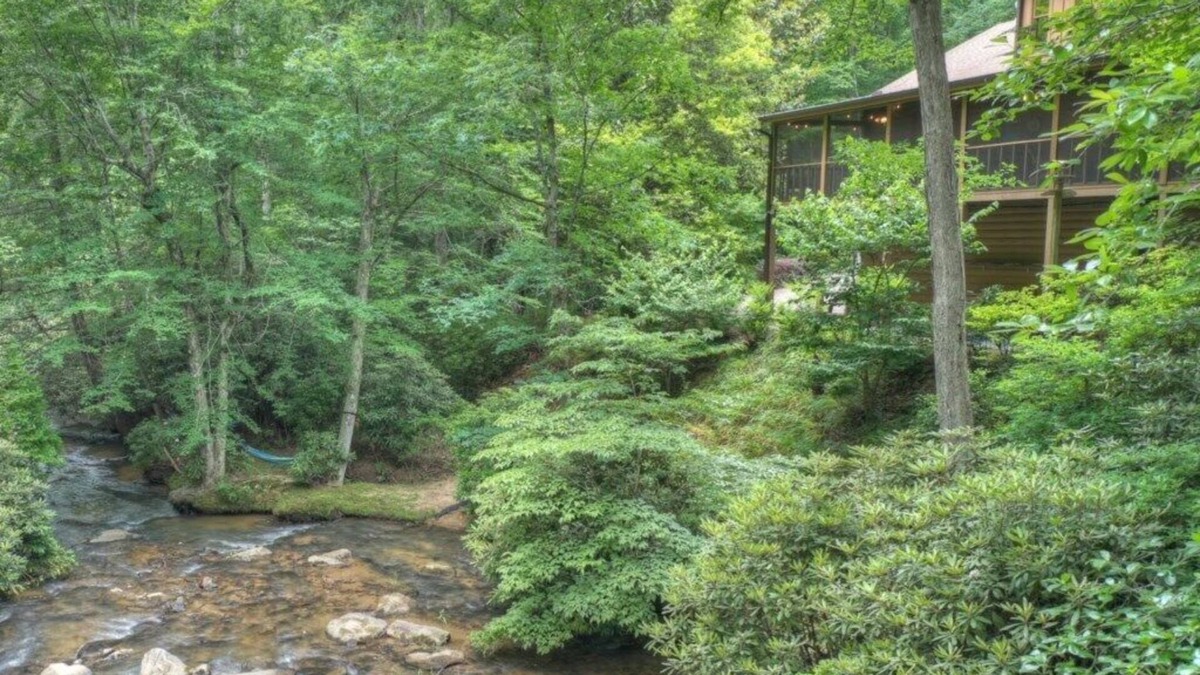 Williamstown Cabin | At Water's Edge | Hot Tub | Fish From Cabin | Secluded