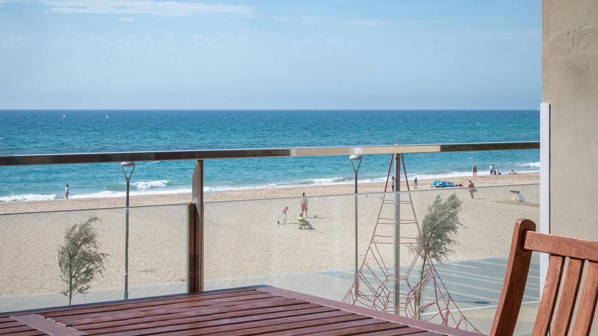 Torredembarra Apartment | AT010 Ultramar: Apartamento con vistas al mar y al paseo marítimo en segunda línea de la playa