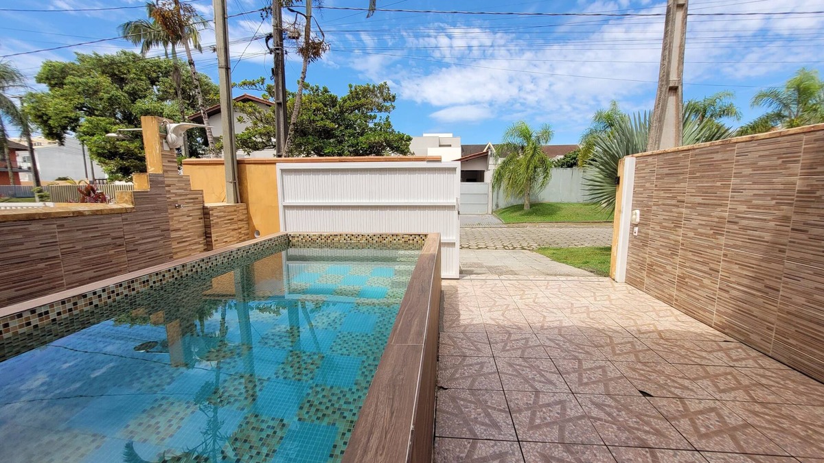 Pontal do Parana House | Atami, Cozy house close to the sea with heated pool.