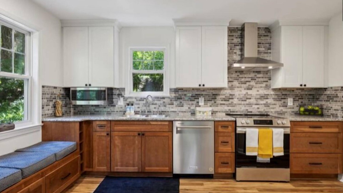 Malvern House | Atelier de Leiper is a Malvern 3 bedroom Bungalow on 1/3 acre