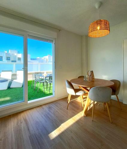 Retamar Apartment | Atenas Suite, 2 Hab, terraza, piscina y playa a 3 min