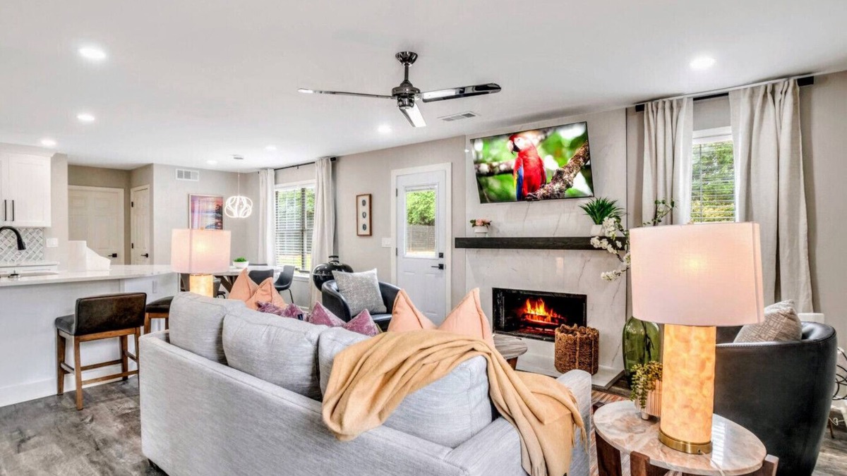 Riverdale House | ATH-SupCLN-4BR, MBR w/Sitting Area, Fenced (CLV)
