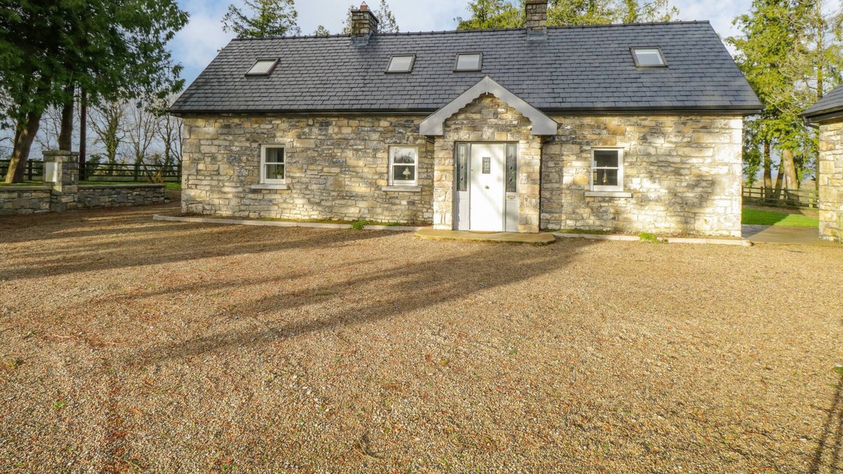Fenagh Cottage | ATHEIRI COTTAGE, family friendly in Ballinamore, County Leitrim