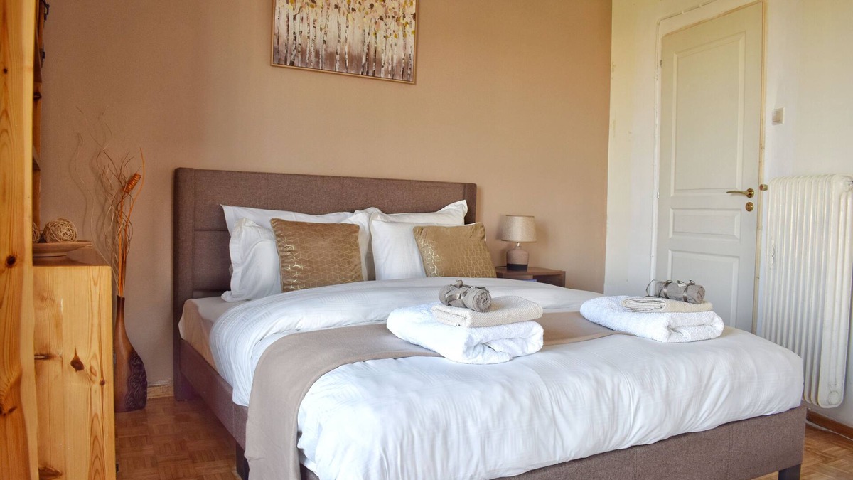 Omonia Apartment | Athens Central Station SmArt Stay (4-Bedroom with 2-Bathroom Apartment)