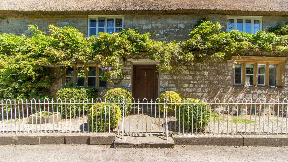 Ilminster Other | Atherstone Farmhouse - thatched farmhouse sleeps 10 guests in 4 bedrooms