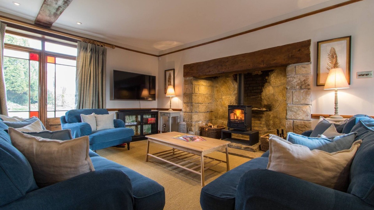 Ilminster Other | Atherstone Farmhouse - thatched farmhouse that sleeps 14 guests in 6 bedrooms