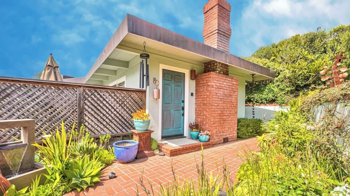 Hatton Fields Cottage | "Atherton Cottage has been remodeled & has two Fireplaces!