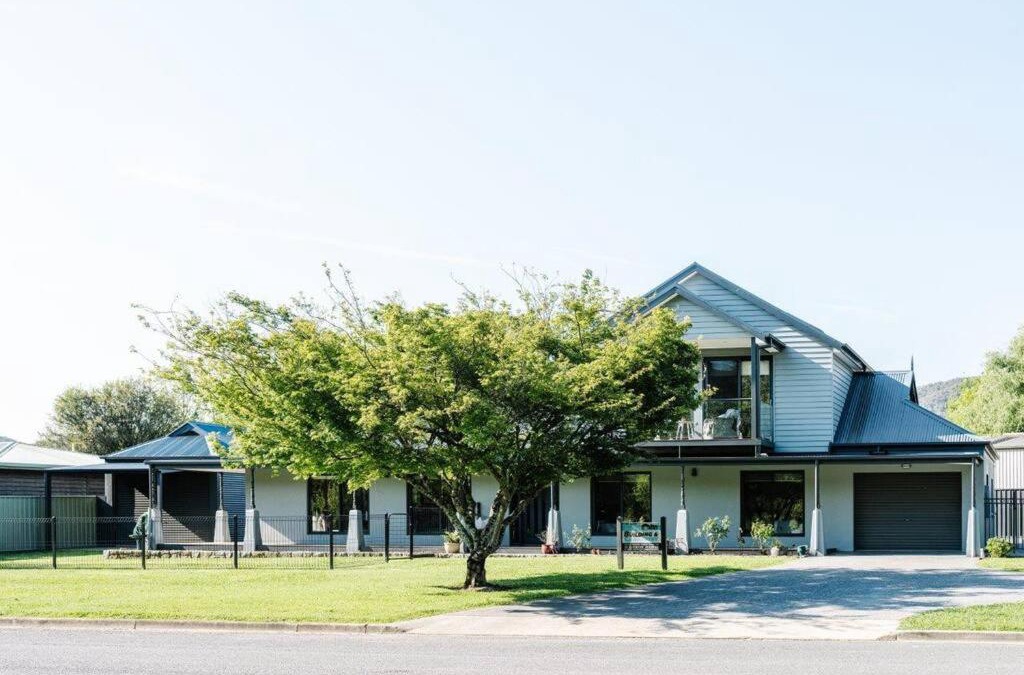 Porepunkah House | Athlete's Retreat - 21A Service Street