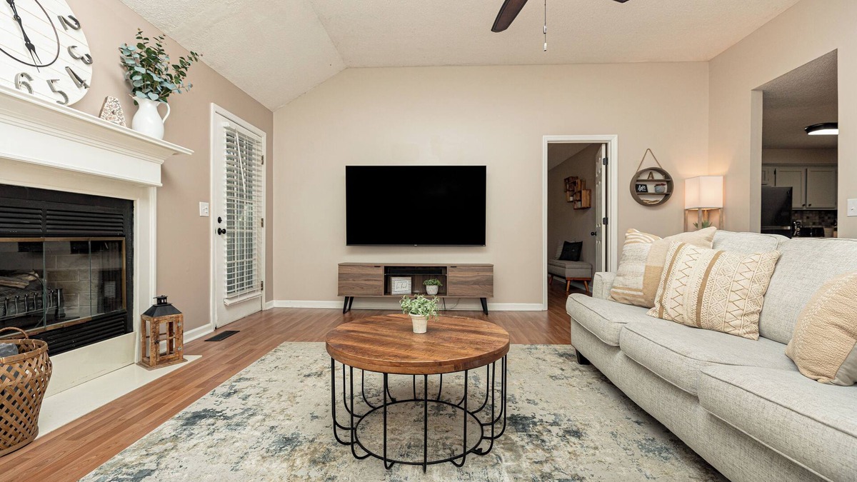 Centerville House | AtHome+1 Stay I Woodsy 3BR I Monthly Discounts
