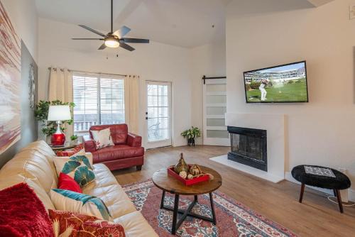 North Scottsdale Apartment | Athwart TPC - Pools, Gym&Tennis H2162