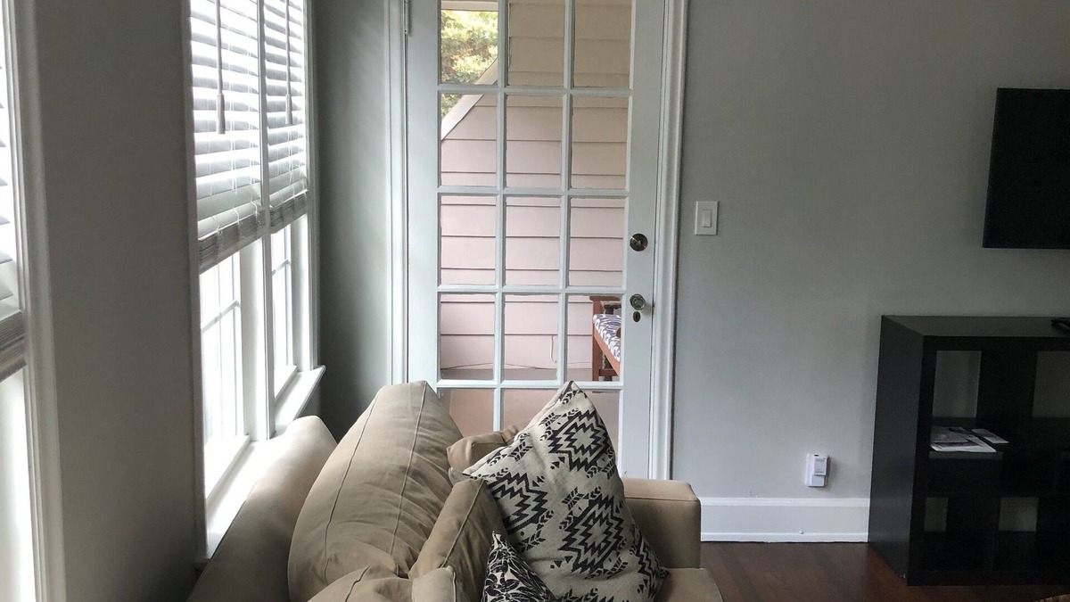 Piedmont Heights House | Atlanta Charming and Bright Upstairs 2/2 Unit