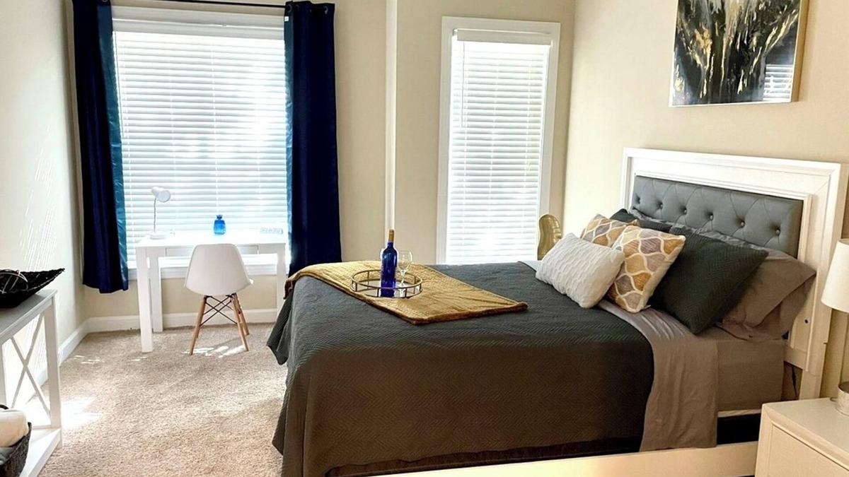 Dunwoody Apartment | Atlanta Oasis: 1BR Luxury Suite Near Perimeter Mall, w/Pool & FREE Parking!