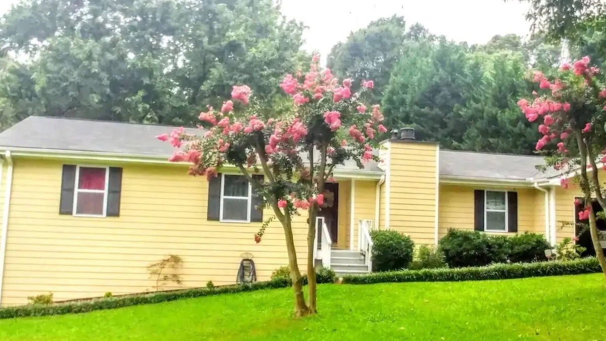 Stone Mountain House | Atlanta/Stone Mountain, fenced yard, washer dryer, Wi-Fi