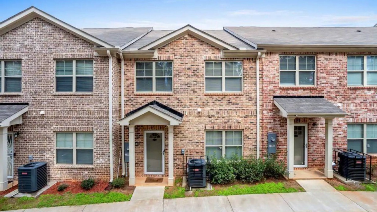 Stockbridge House | Atlanta Suburban Retreat Townhouse