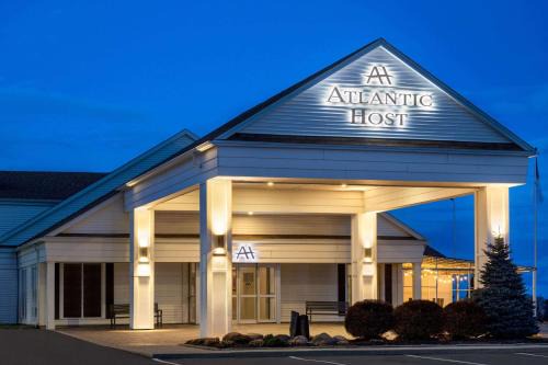 Bathurst Hotel | Atlantic Host Hotel, Trademark Collection by Wyndham
