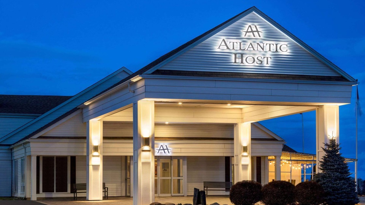 Bathurst Hotel | Atlantic Host Hotel, Trademark Collection by Wyndham