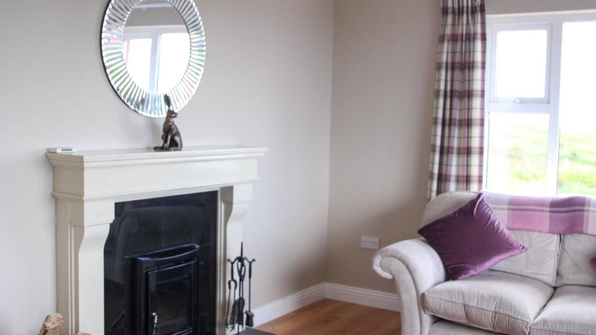 Lisdoonvarna Cottage | Atlantic Rose Cottage - a bungalow that sleeps 5 guests in 3 bedrooms