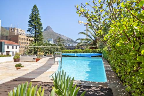 Sea Point Apartment | Atlantic Views Luxury 2-Bed with Pool in Sea Point
