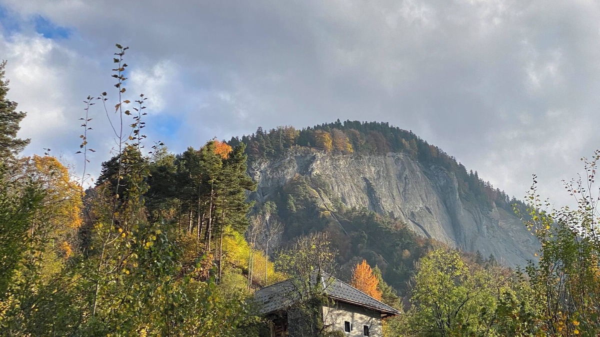 Saint-Jean-de-Maurienne House | Atmospheric gite, a place where nature, adventure and peace come together.