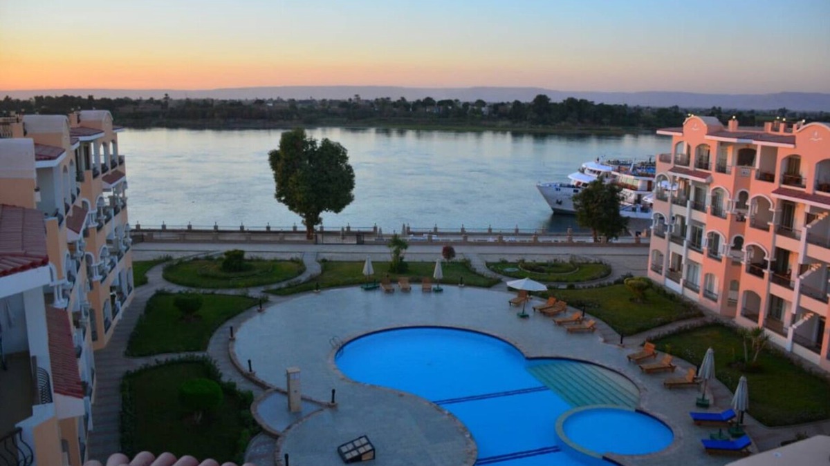 Luxor Apartment | Aton Apartment in Luxor Resort, Minutes to City Center.