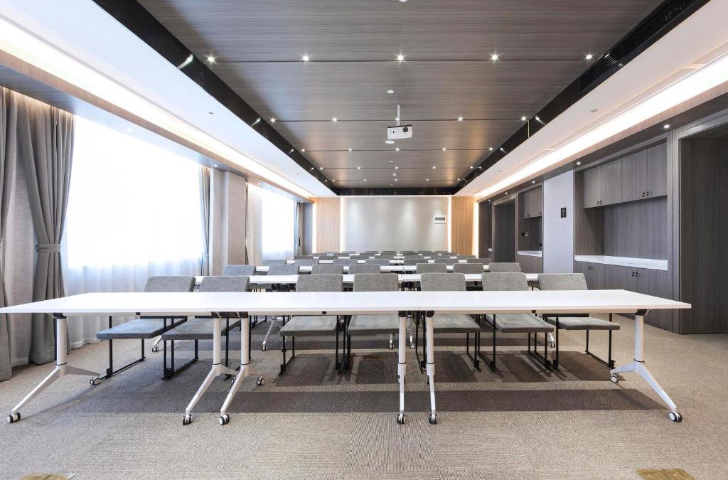Huashan District Hotel | Atour Hotel Ma anshan East Station