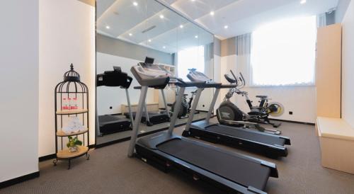 Urumqi City Centre Hotel | Atour Hotel (Urumqi Renmin Cinema)