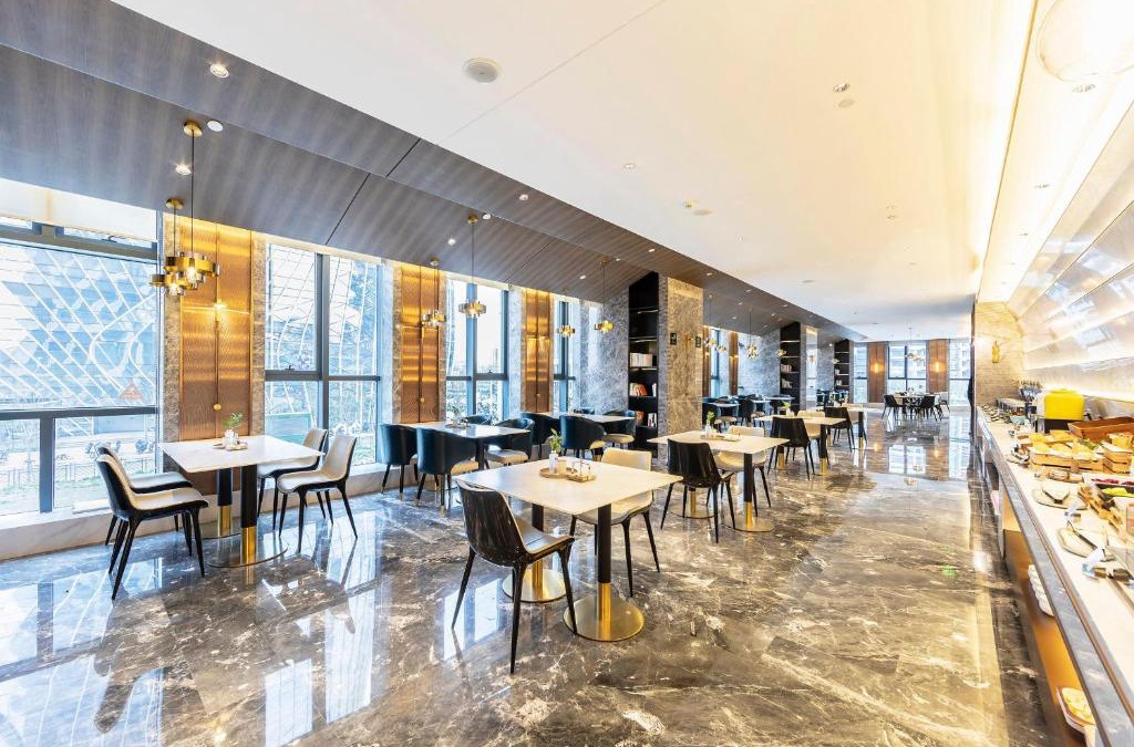 Jinshui District Hotel | Atour Hotel Zhengzhou East Station Longzi Lake