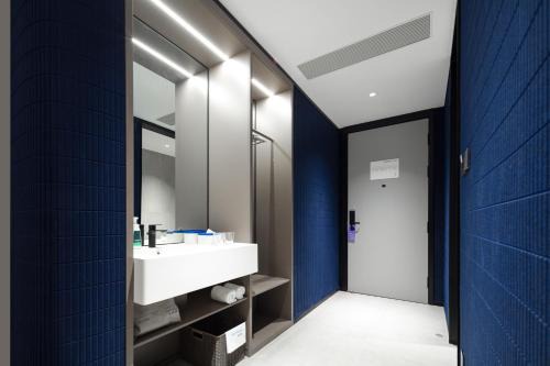 Minhang Hotel | Atour Light Hotel Shanghai Minhang Jingxi Road
