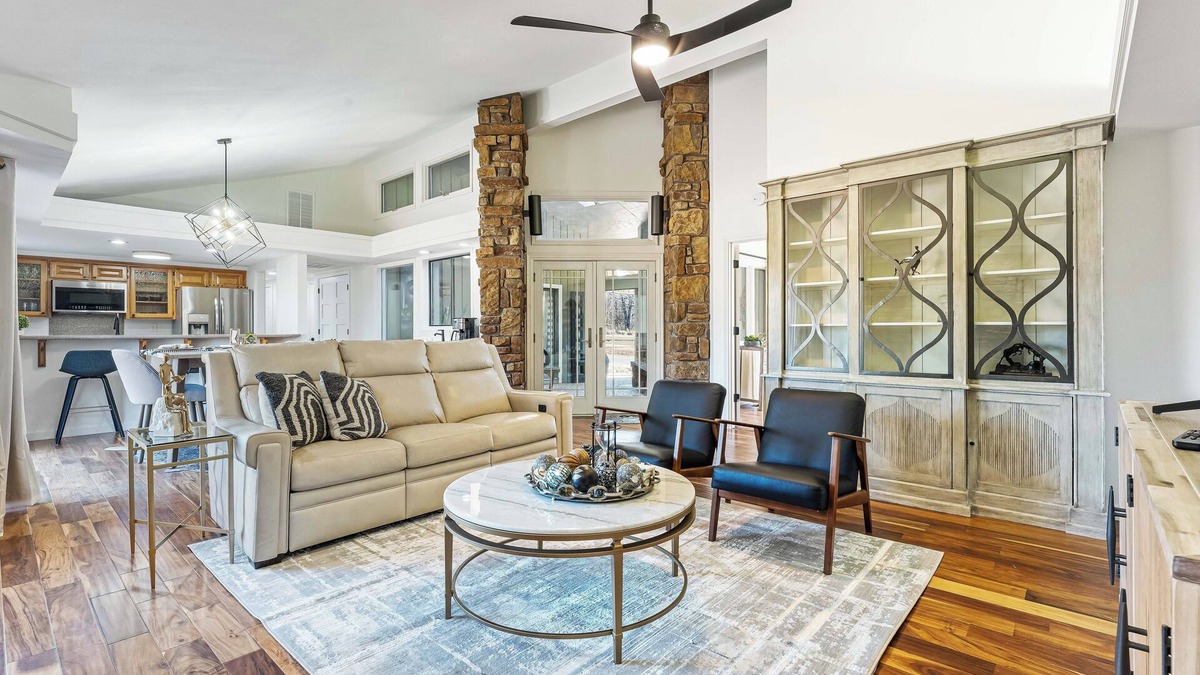 Bella Vista House | Atrium House @ Tee 16-min. from Trails & Lake