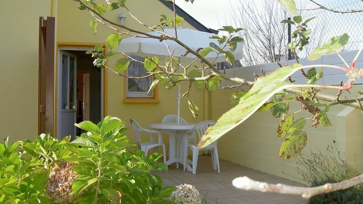 Plouay Apartment | Attached ground floor apartment on Enclosed grounds